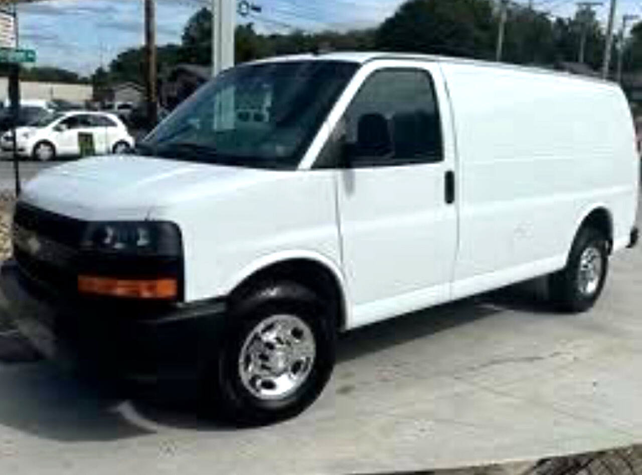 Used 2018 Chevrolet Express 2500 image 17