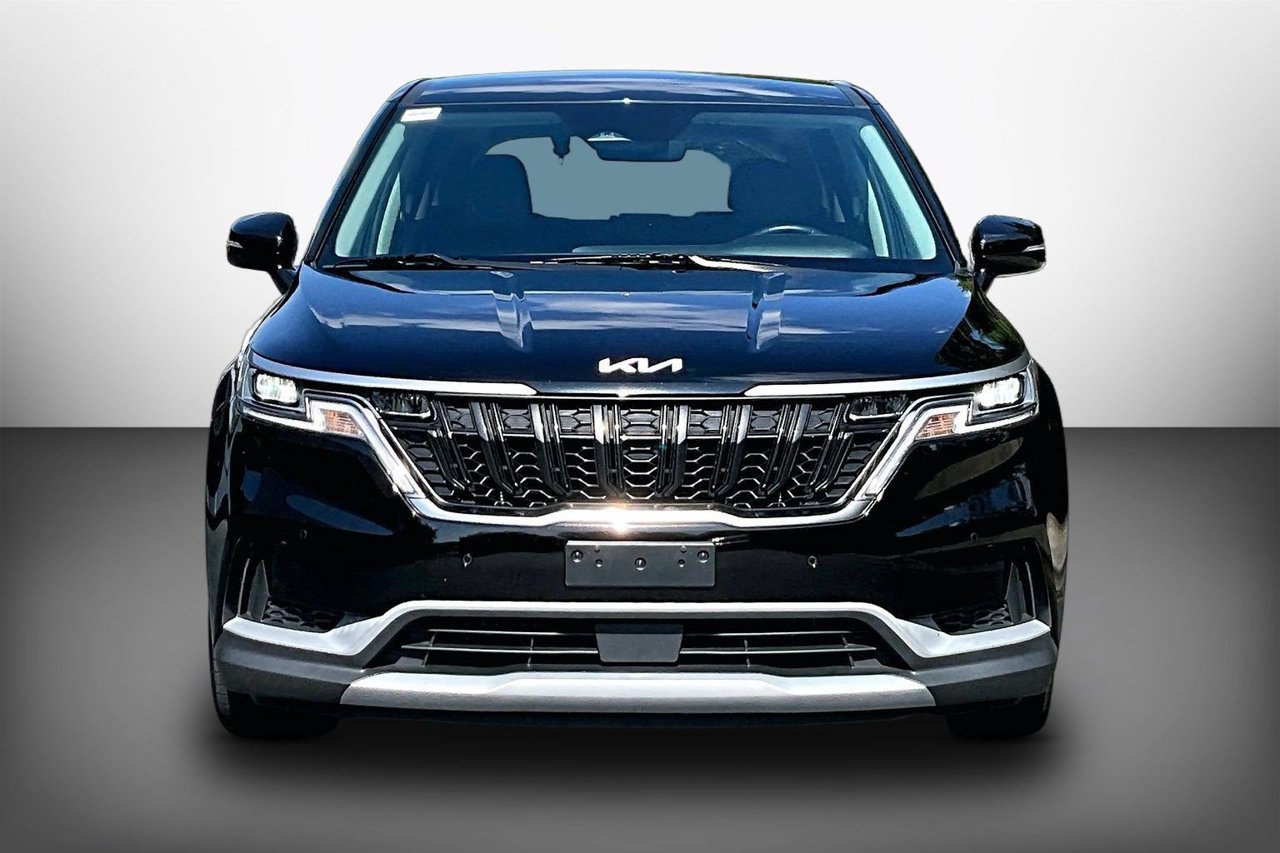 Used 2024 Kia Carnival EX FWD image 3