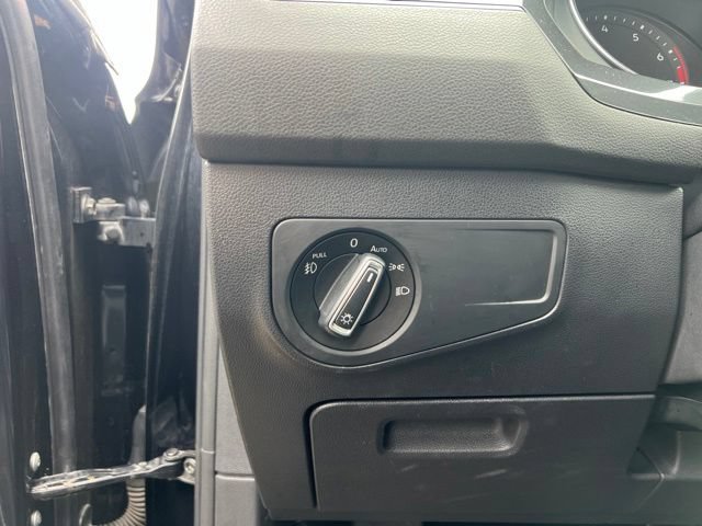 Used 2018 Volkswagen Tiguan SEL AWD/4WD image 12