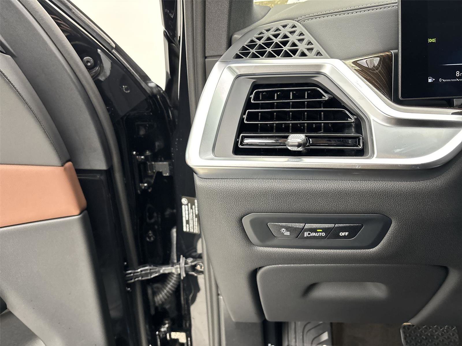 New 2026 BMW X5 xDrive40i w/ Climate Comfort Package image 31