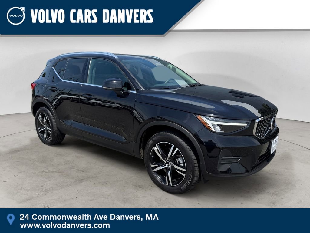 Used 2025 Volvo XC40 B5 Core