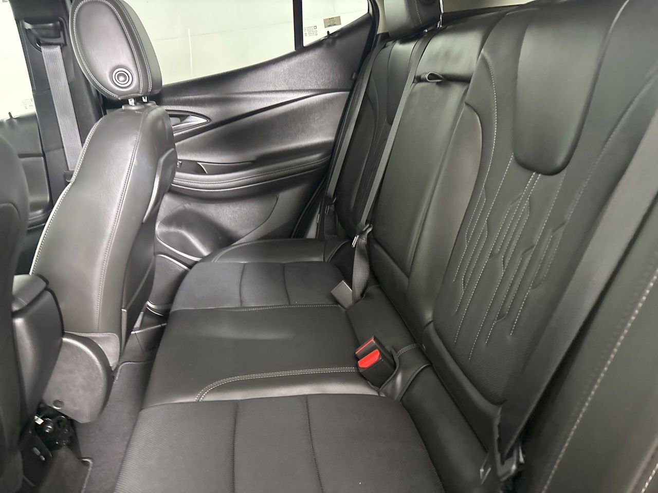 Used 2024 Buick Encore GX Avenir FWD image 22