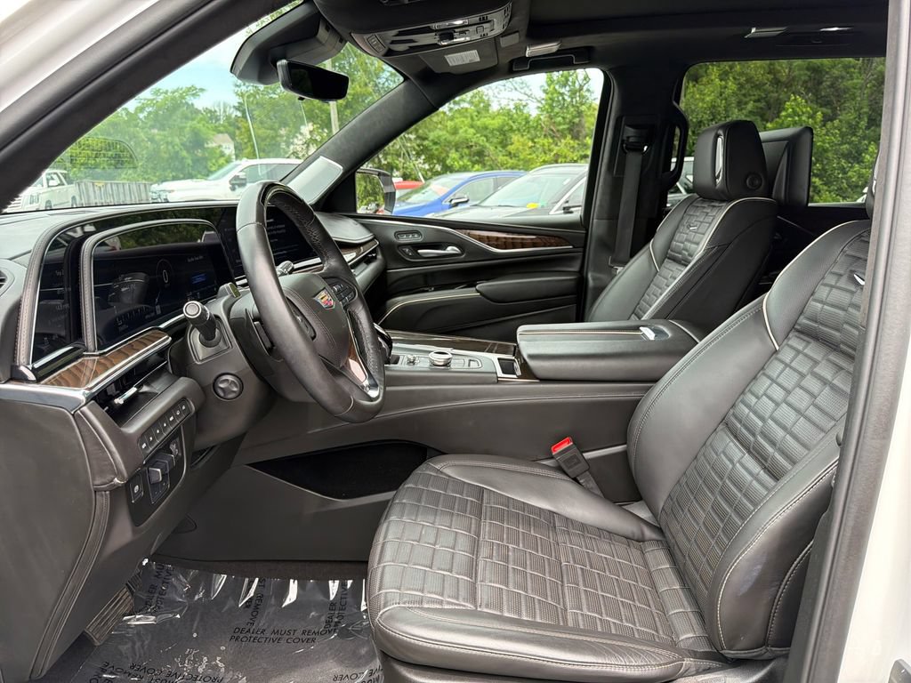 Certified 2024 Cadillac Escalade ESV Sport Platinum w/ LPO, ONYX Package AWD/4WD image 3