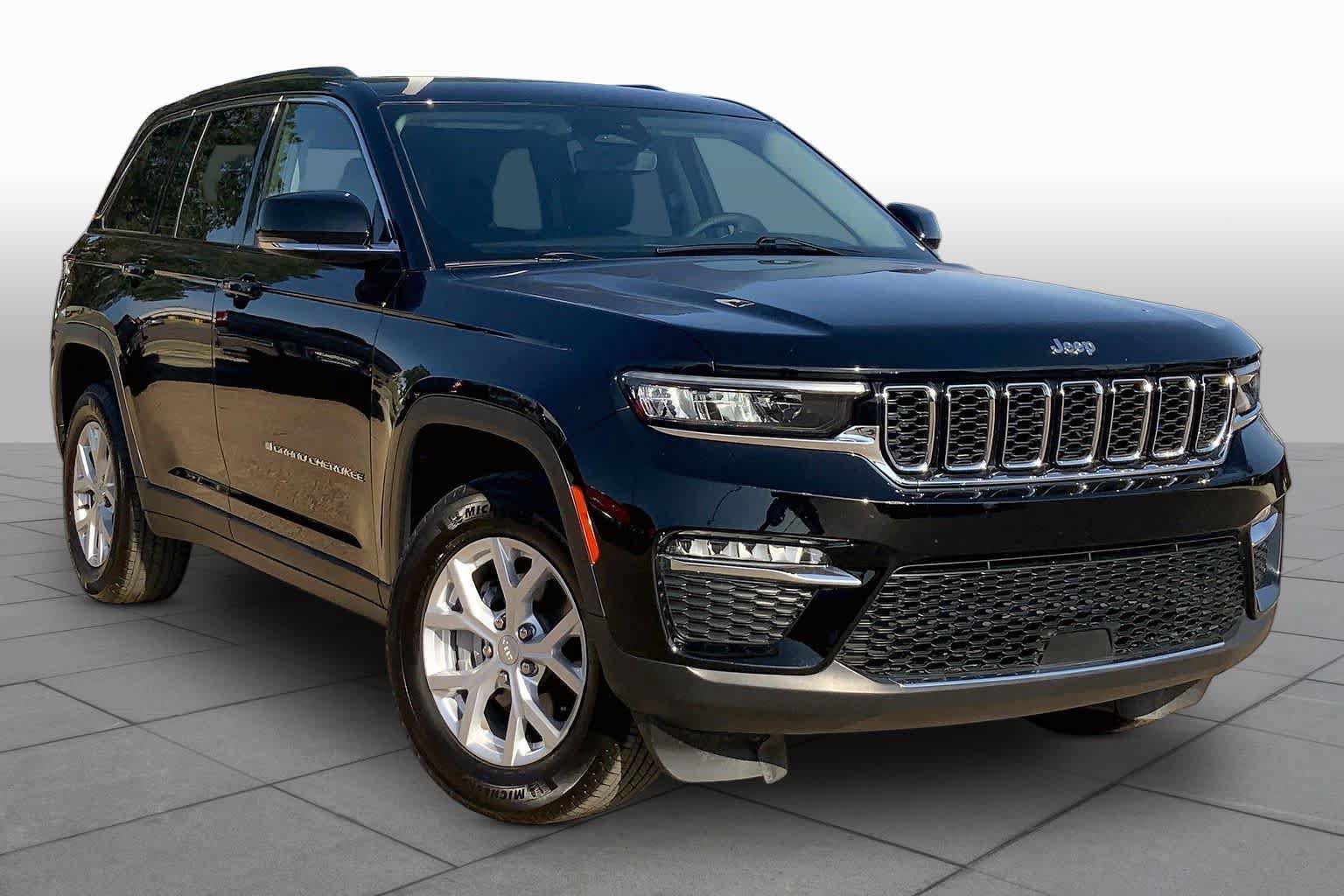 Used 2023 Jeep Grand Cherokee Limited AWD/4WD image 2