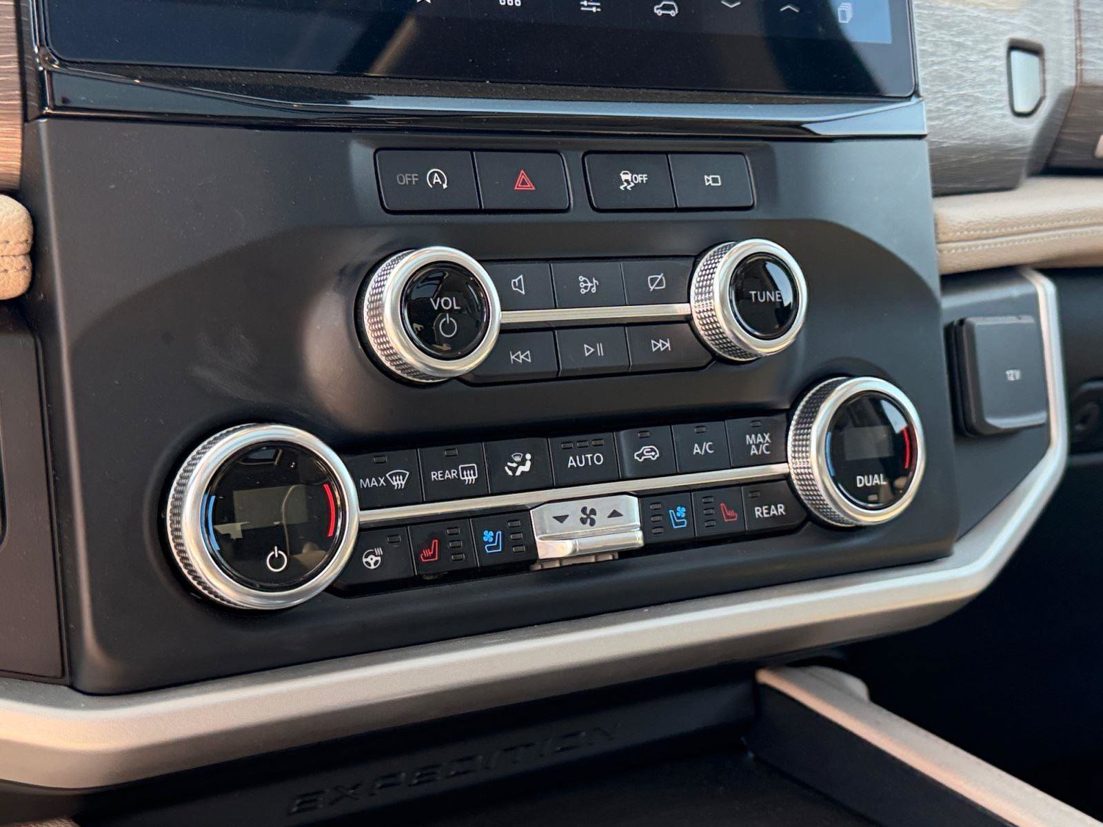 Used 2024 Ford Expedition Max Limited AWD/4WD image 33