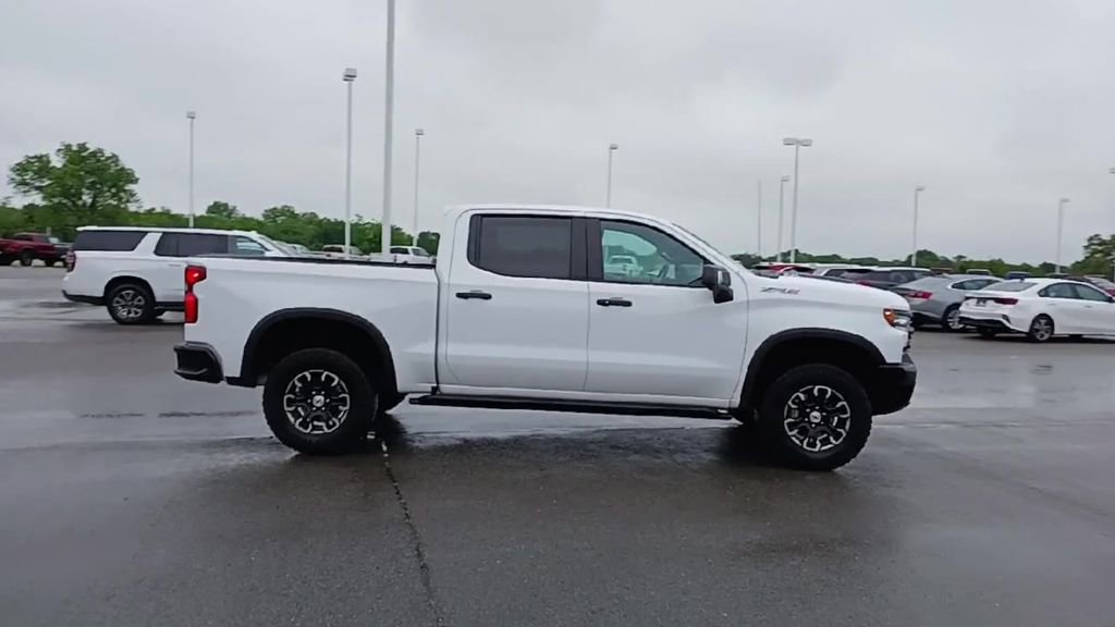 Used 2022 Chevrolet Silverado 1500 ZR2 w/ Technology Package AWD/4WD image 9
