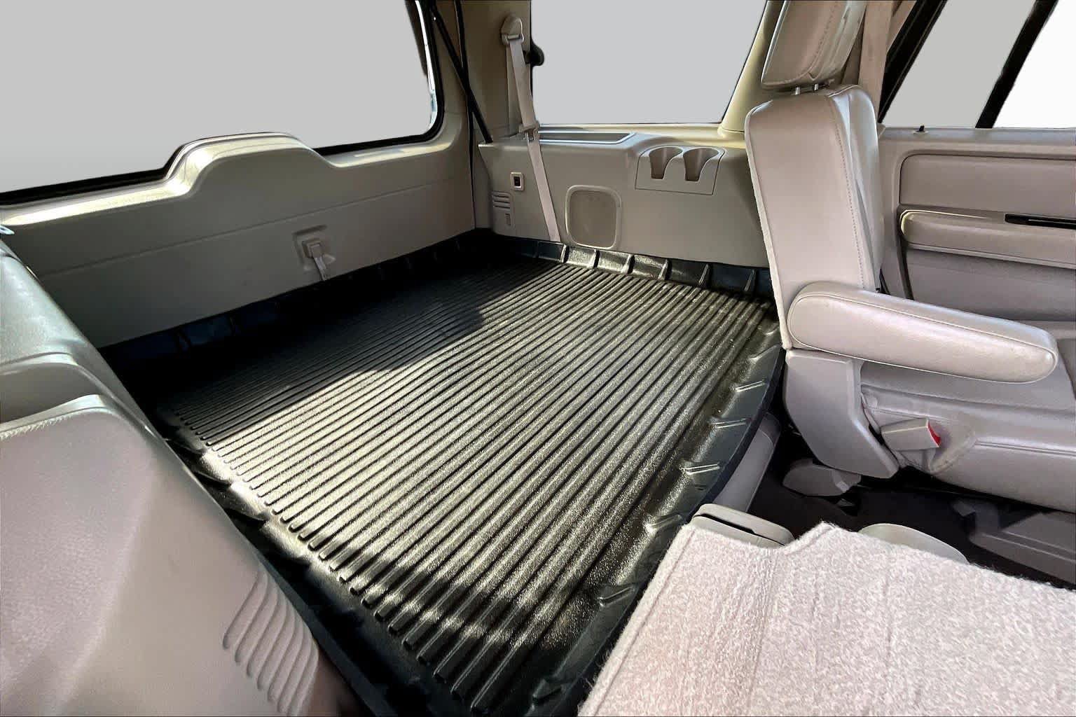Used 2011 Ford Expedition Limited RWD image 17