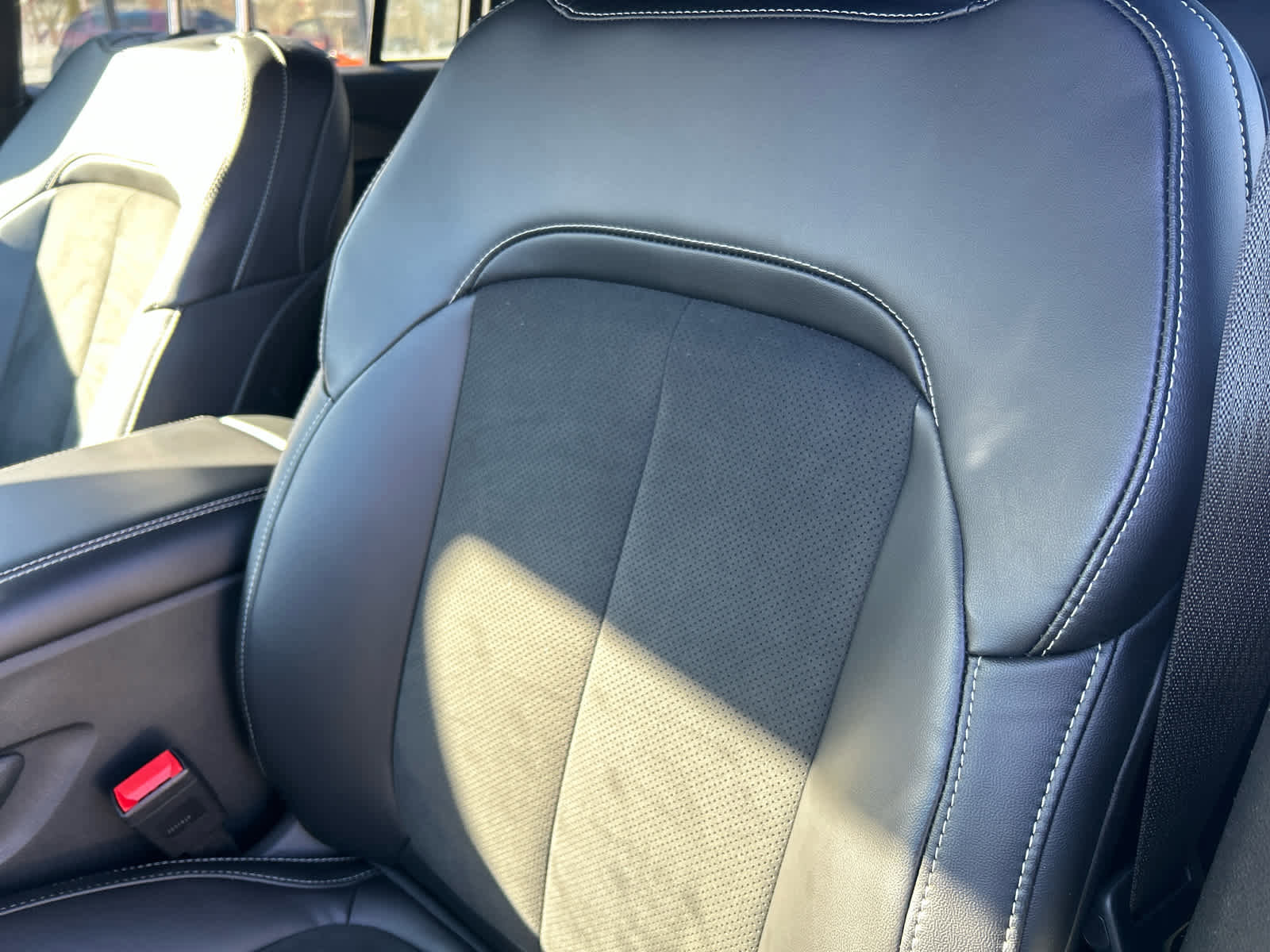 Used 2025 Jeep Grand Cherokee Altitude image 23