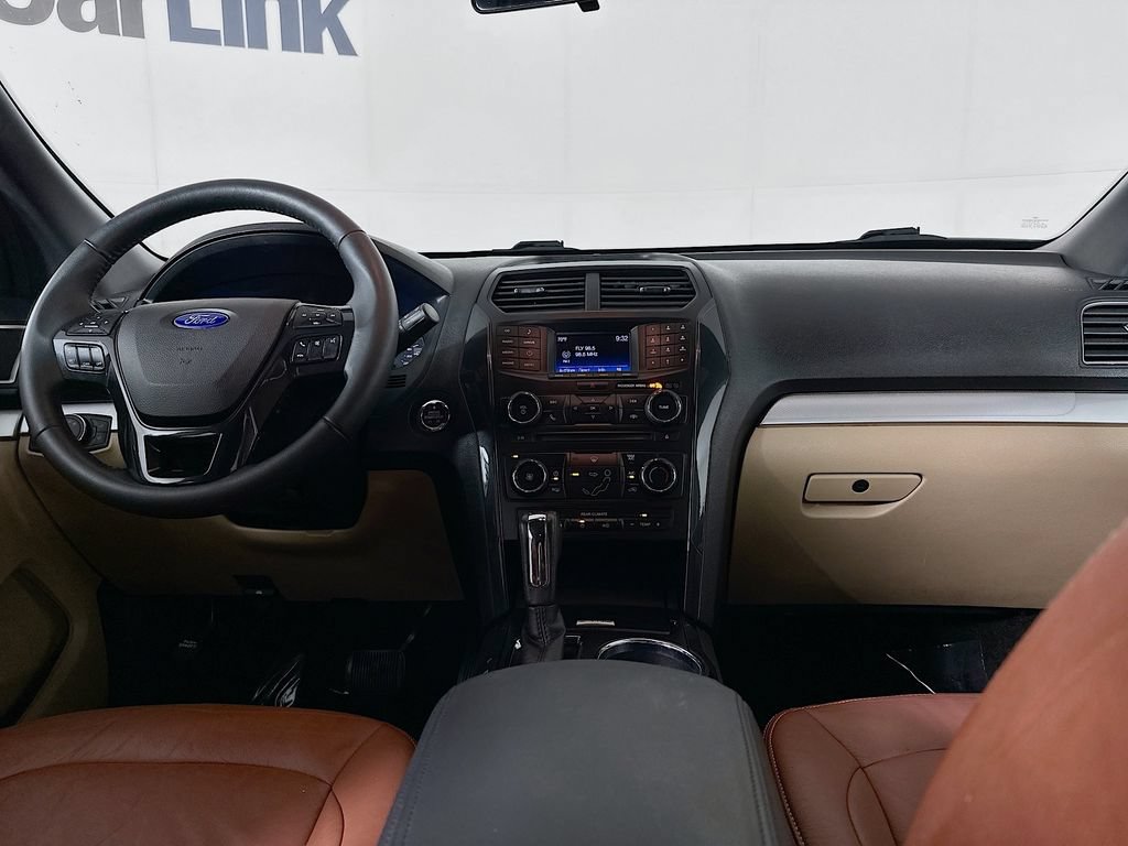 Used 2017 Ford Explorer XLT FWD image 25