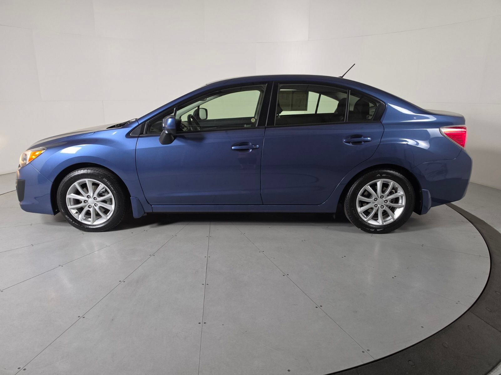 Used 2013 Subaru Impreza 2.0i Premium w/ All-Weather Pkg AWD/4WD image 2