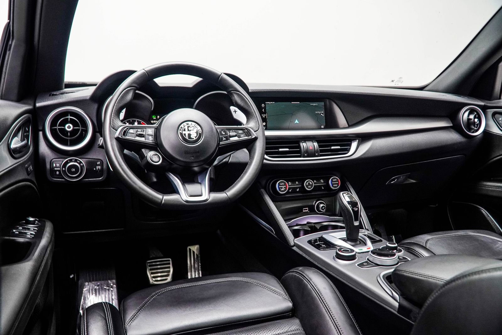 Used 2023 Alfa Romeo Stelvio Veloce image 16