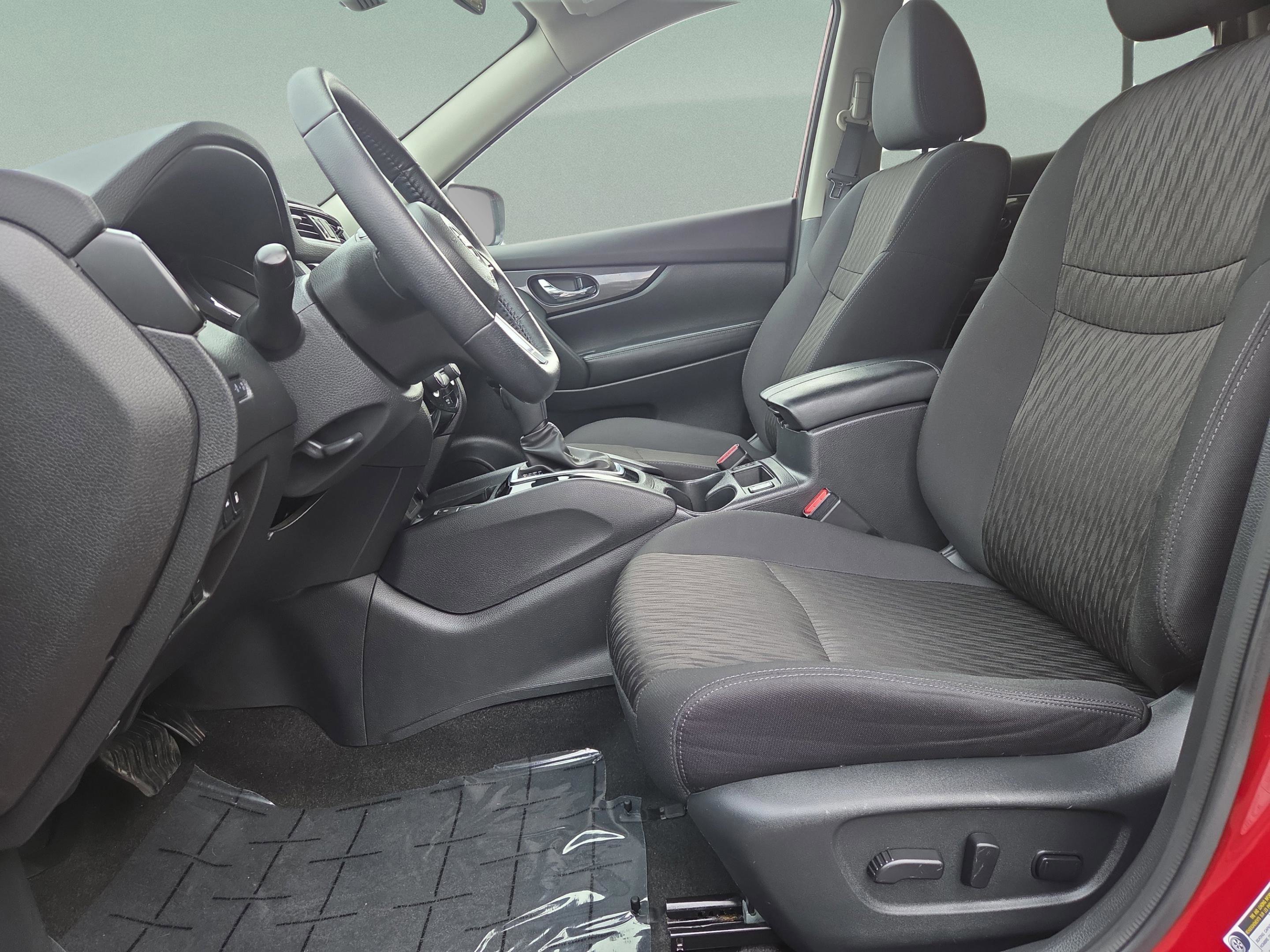 Used 2020 Nissan Rogue SV w/ Premium Package image 26