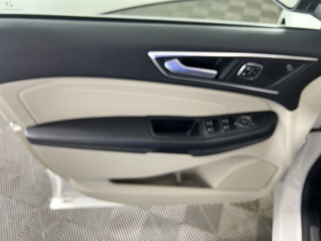 Used 2022 Ford Edge Titanium image 22