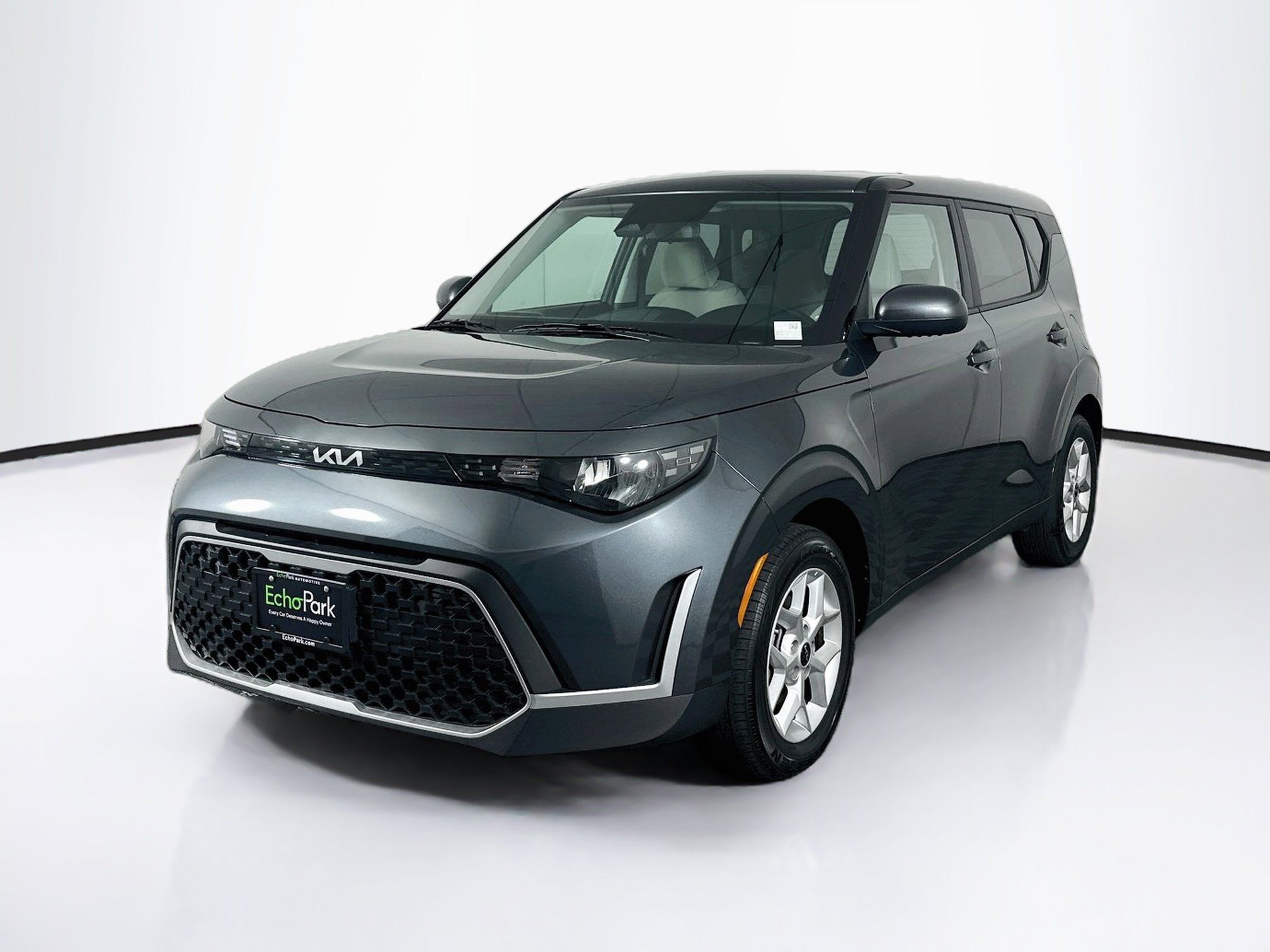 Used 2025 Kia Soul LX w/ LX Technology Package FWD image 3