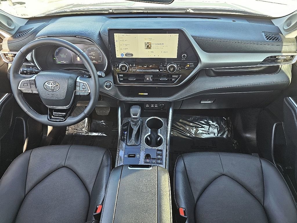 Used 2025 Toyota Highlander Limited image 23