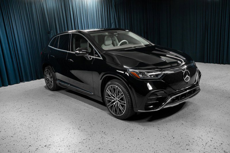 New 2026 Mercedes-Benz EQE 320 4MATIC SUV image 3
