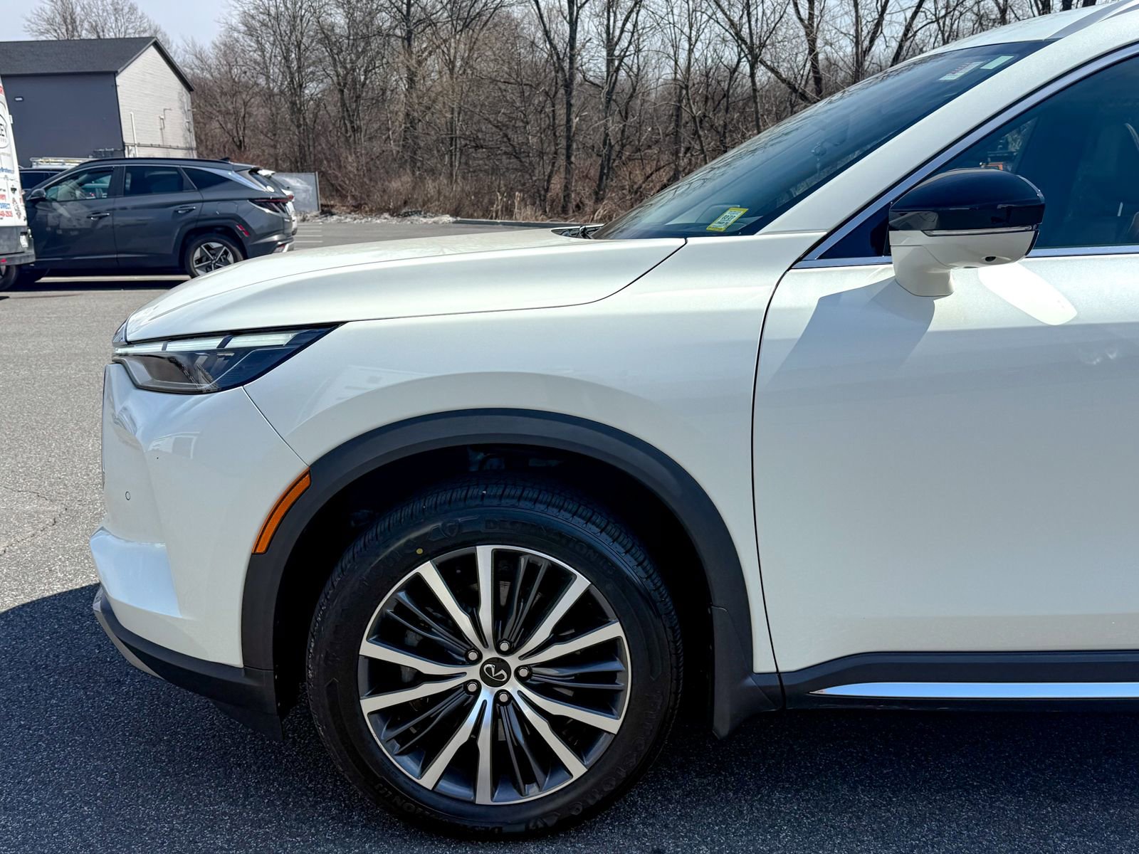 Used 2024 INFINITI QX60 Sensory w/ Vision Package image 9