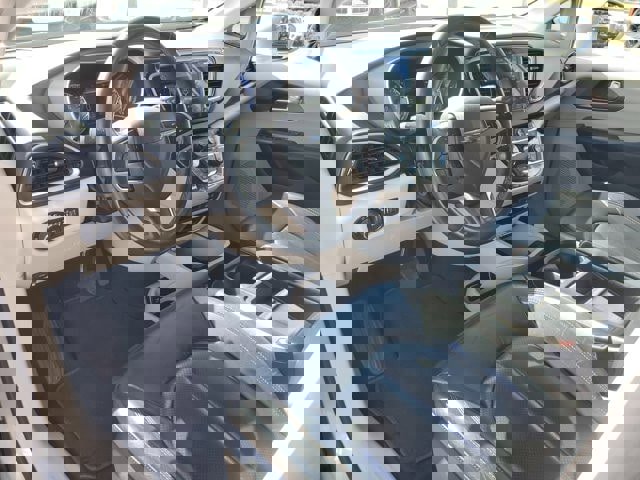 Used 2018 Chrysler Pacifica Touring-L w/ Tire & Wheel Group image 21