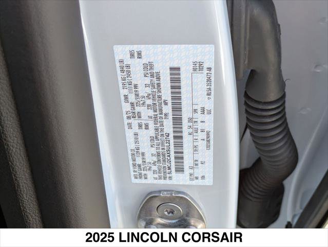 New 2025 Lincoln Corsair Reserve image 15