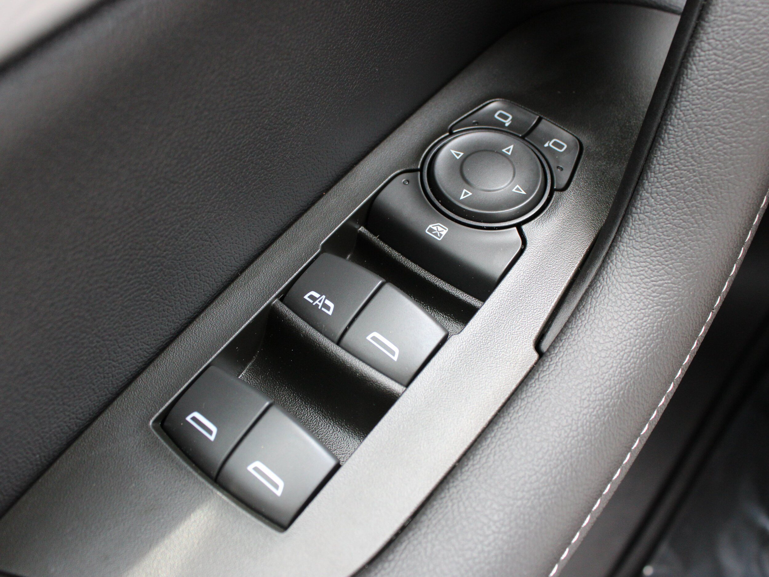 Used 2024 Chevrolet Blazer LT w/ Convenience Package FWD image 29
