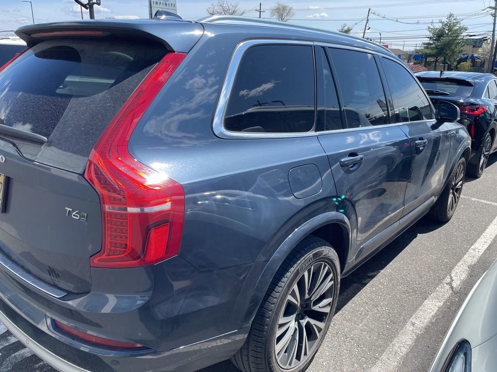 Used 2022 Volvo XC90 T6 Momentum AWD/4WD image 2