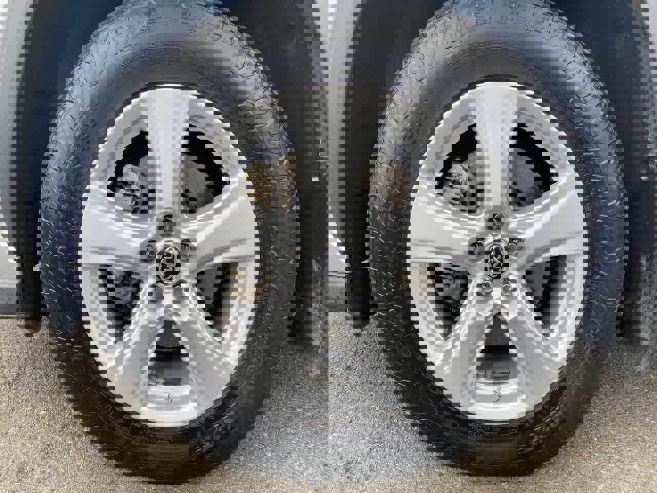 Used 2022 Toyota Highlander LE AWD/4WD image 10