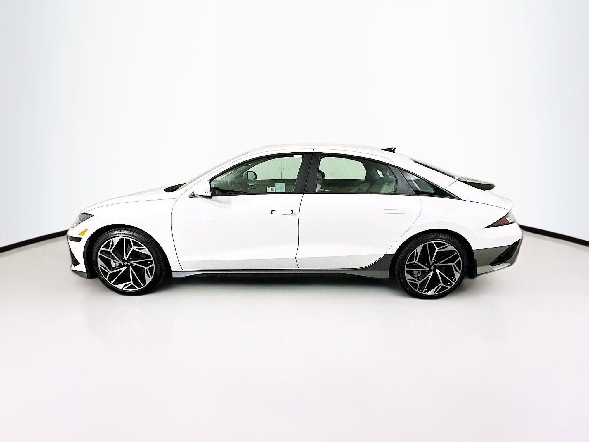 Used 2024 Hyundai Ioniq 6 SEL RWD image 4