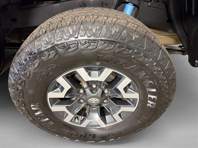 Used 2023 Toyota Tacoma TRD Off-Road w/ Technology Package RWD image 17