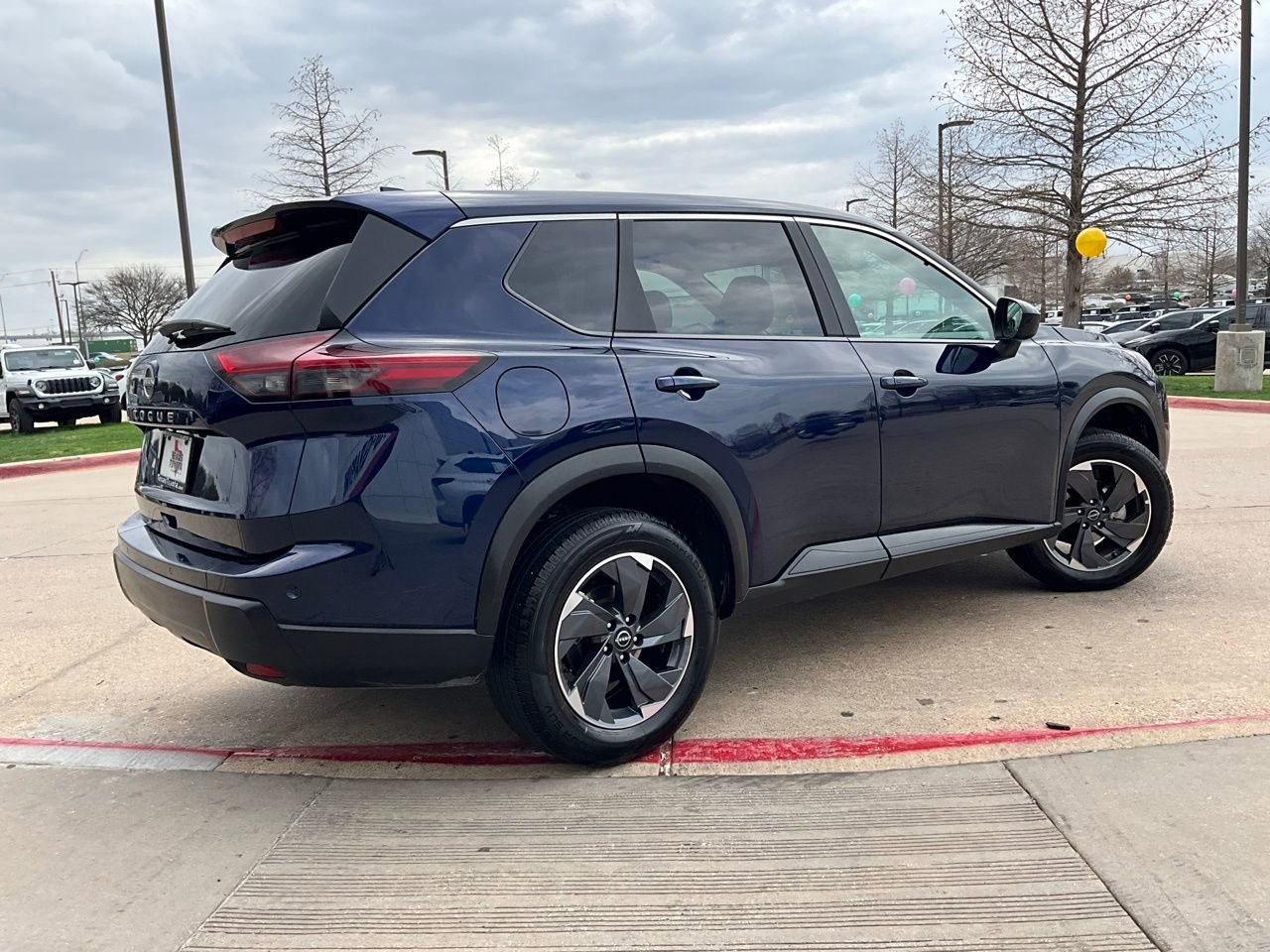 Used 2025 Nissan Rogue SV image 6