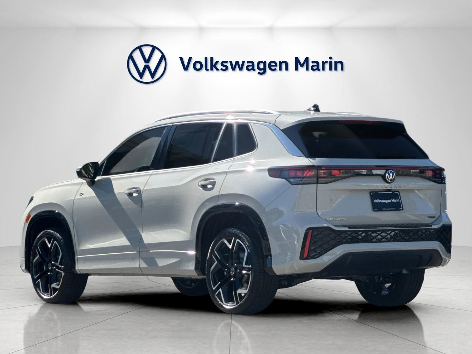 New 2026 Volkswagen Tiguan SEL R-Line image 3