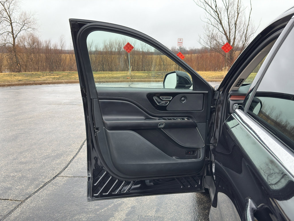 Used 2024 Lincoln Aviator Reserve image 11