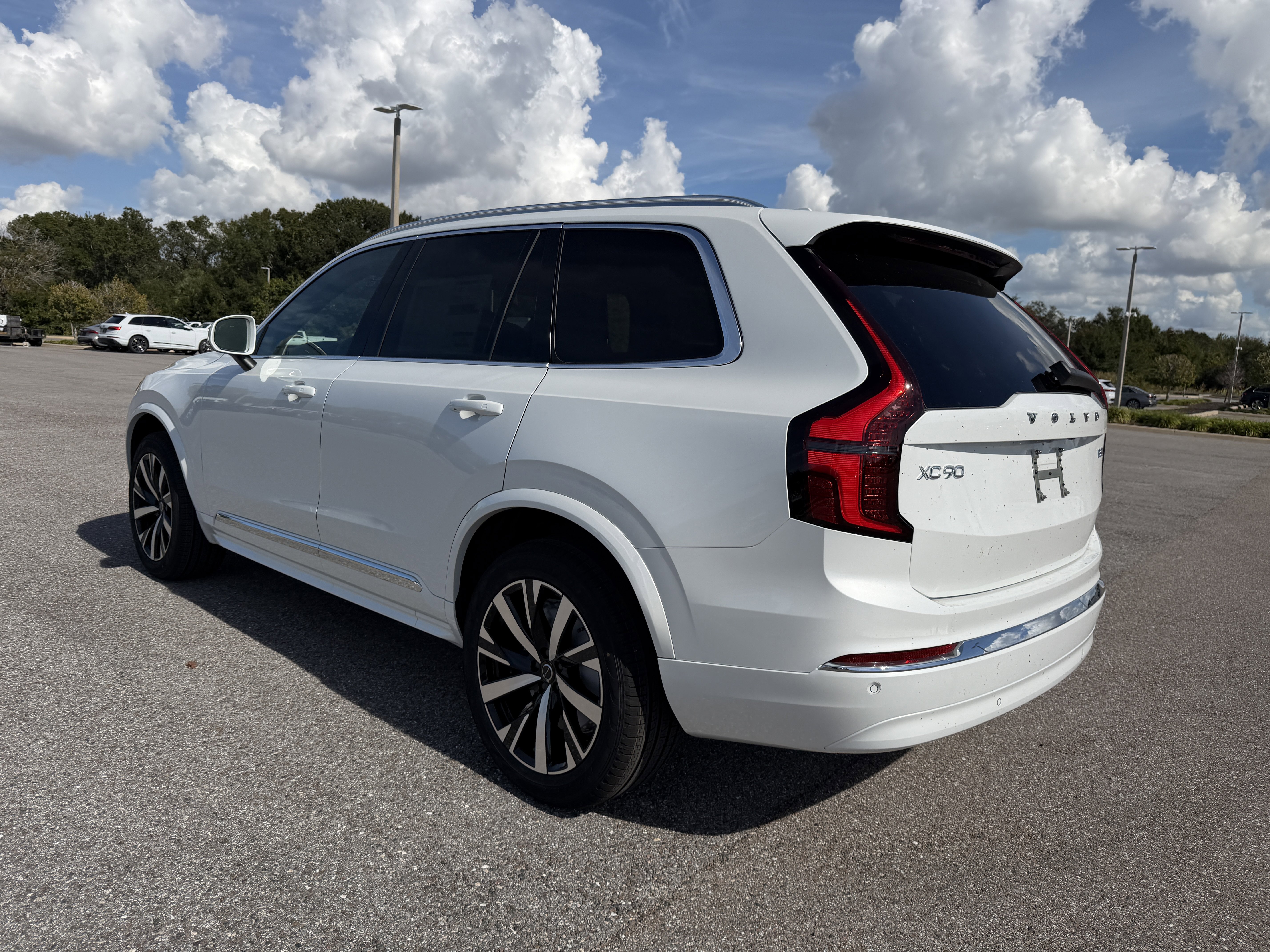 New 2026 Volvo XC90 B5 Core w/ Protection Package image 4