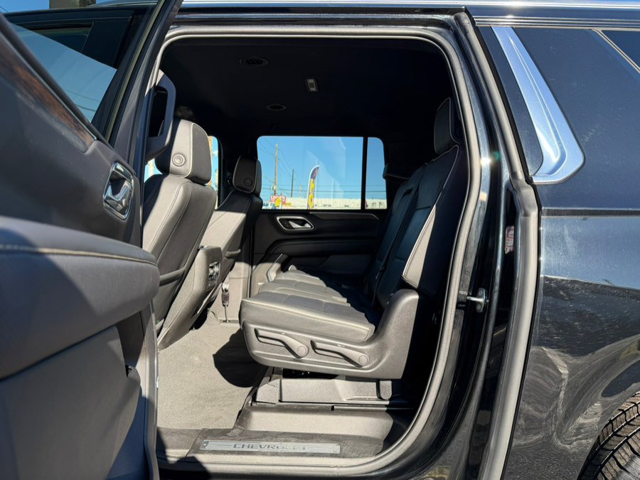 Used 2024 Chevrolet Suburban Premier image 19