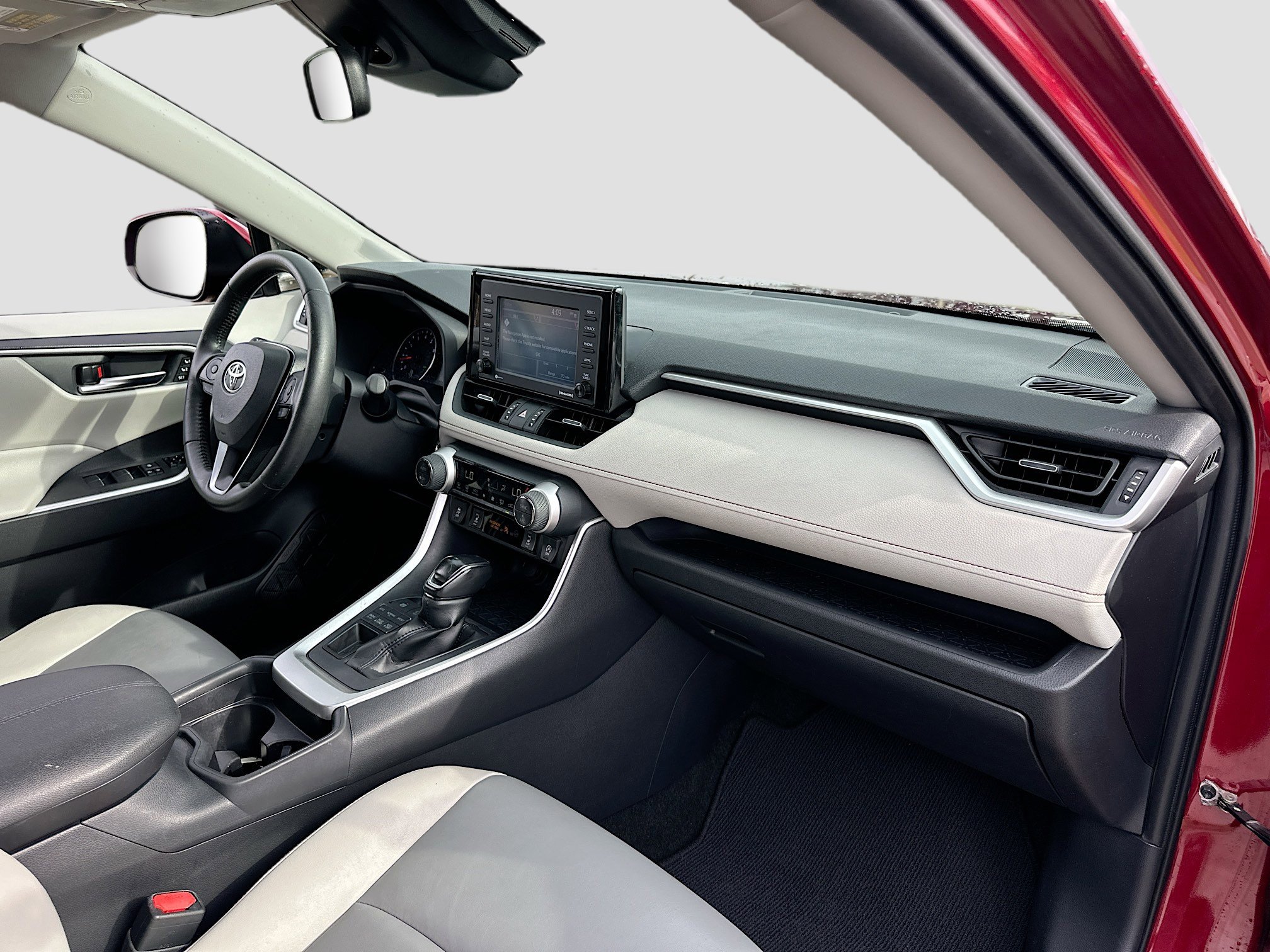 Used 2020 Toyota RAV4 XLE Premium image 28