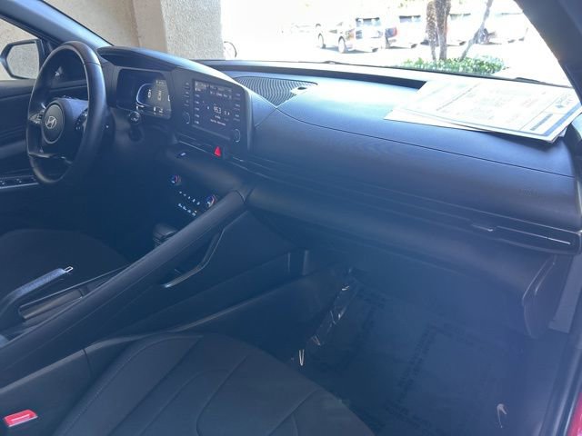Certified 2025 Hyundai Elantra Sport image 29