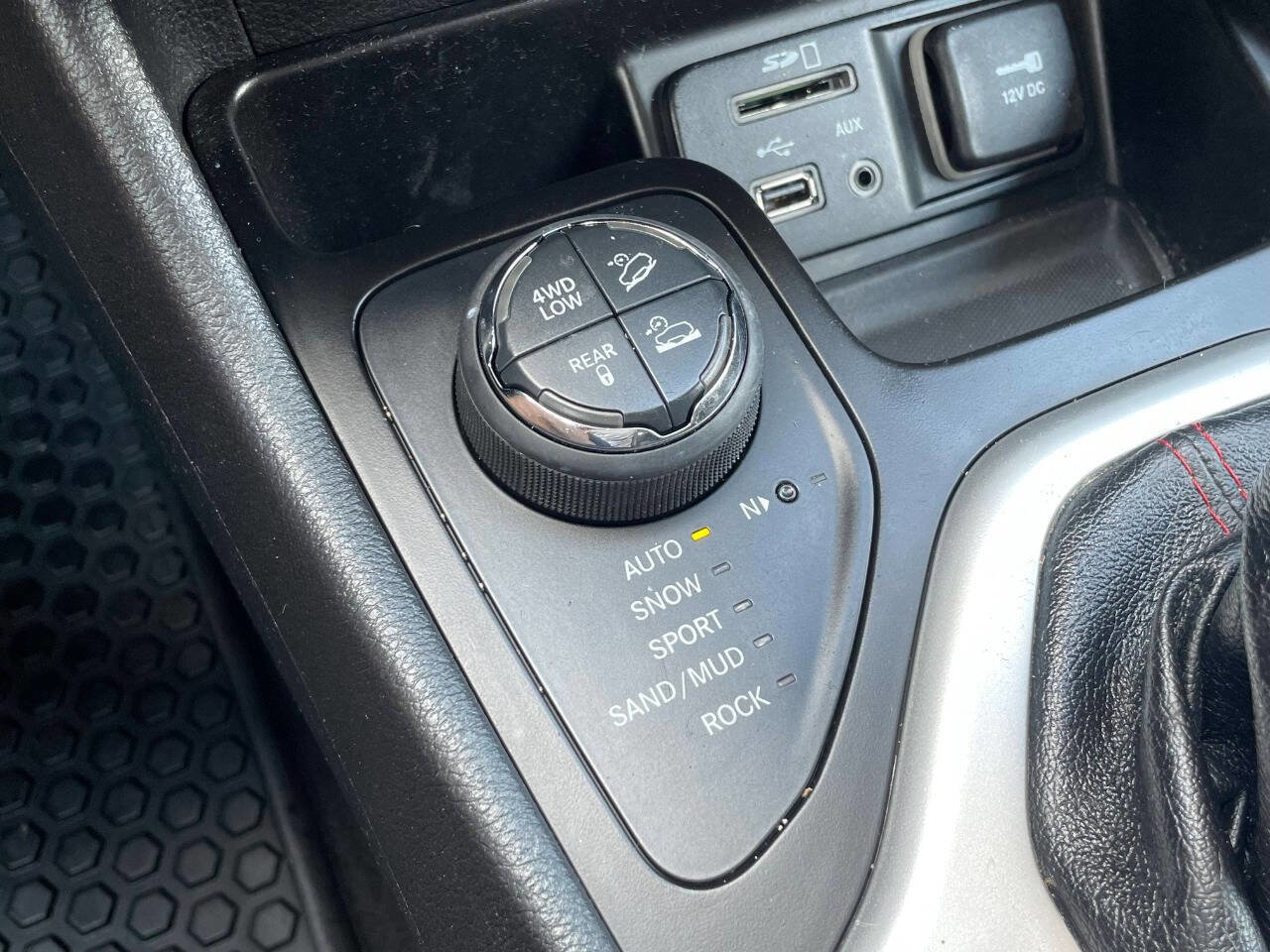 Used 2014 Jeep Cherokee Trailhawk w/ Leather Interior Group image 19