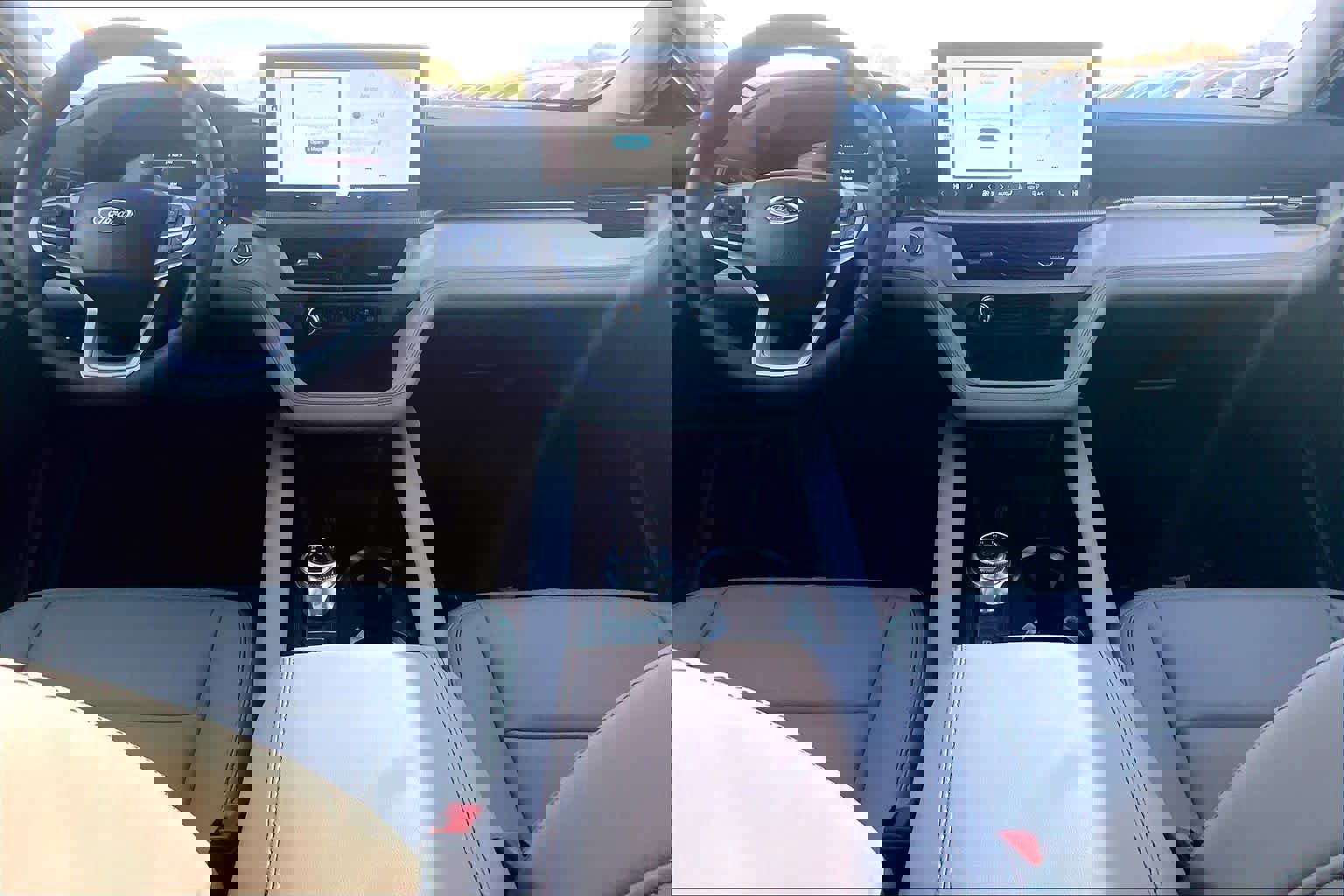 New 2026 Ford Explorer Active w/ Active Comfort Package image 5