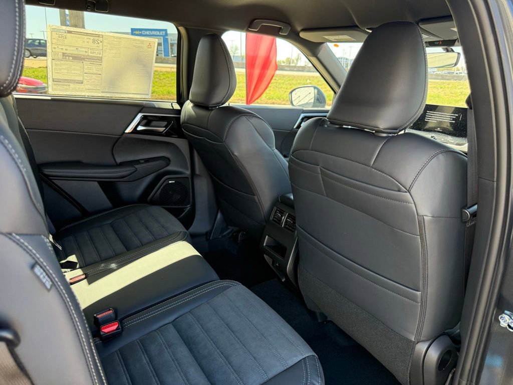 New 2026 Mitsubishi Outlander LE image 25