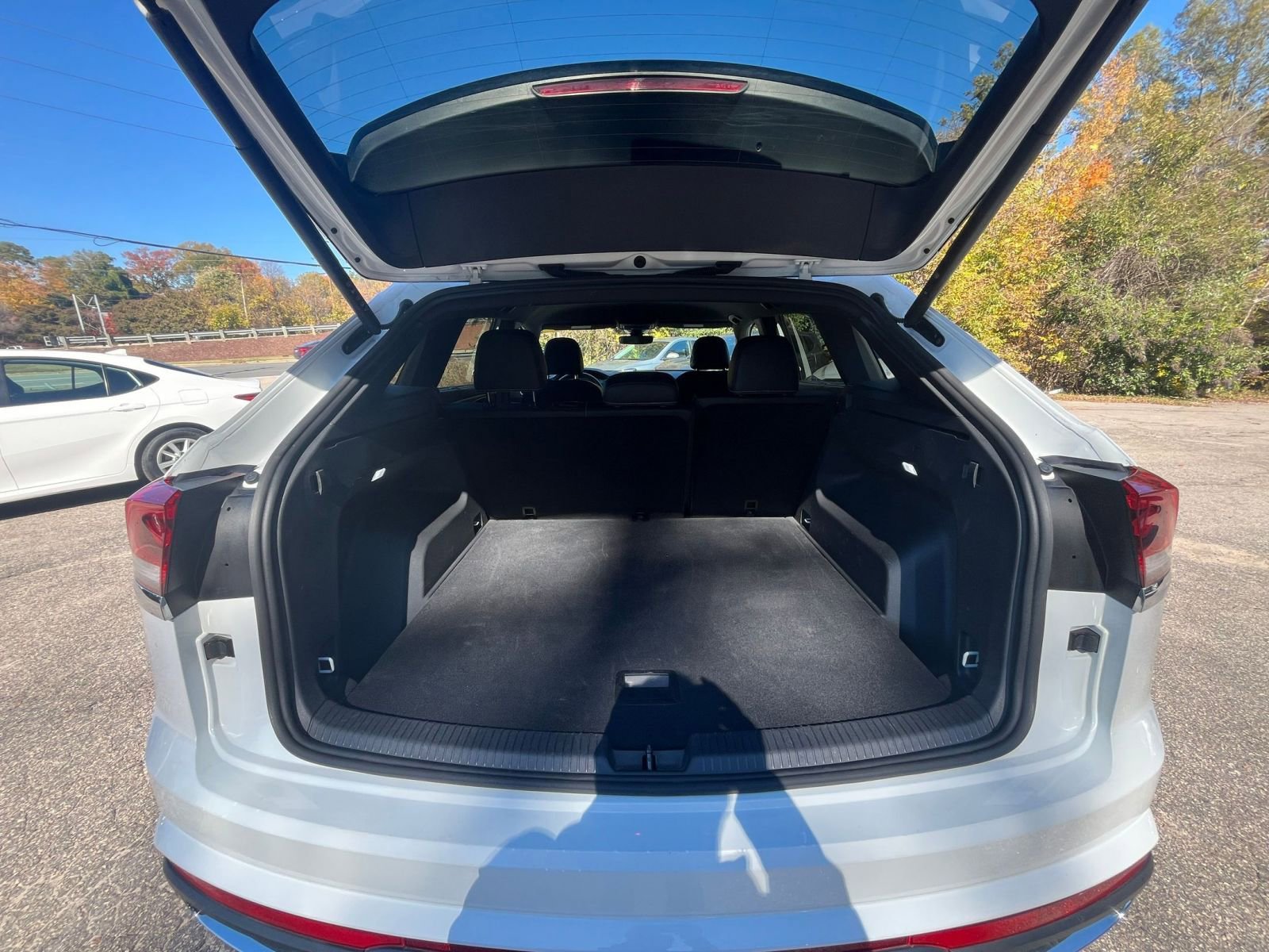 Used 2025 Volkswagen Atlas Cross Sport SE image 25