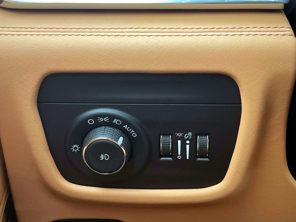 Certified 2025 Jeep Grand Cherokee L Summit AWD/4WD image 24
