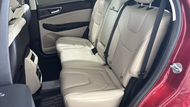 Used 2019 Ford Edge Titanium w/ Cold Weather Package AWD/4WD image 23