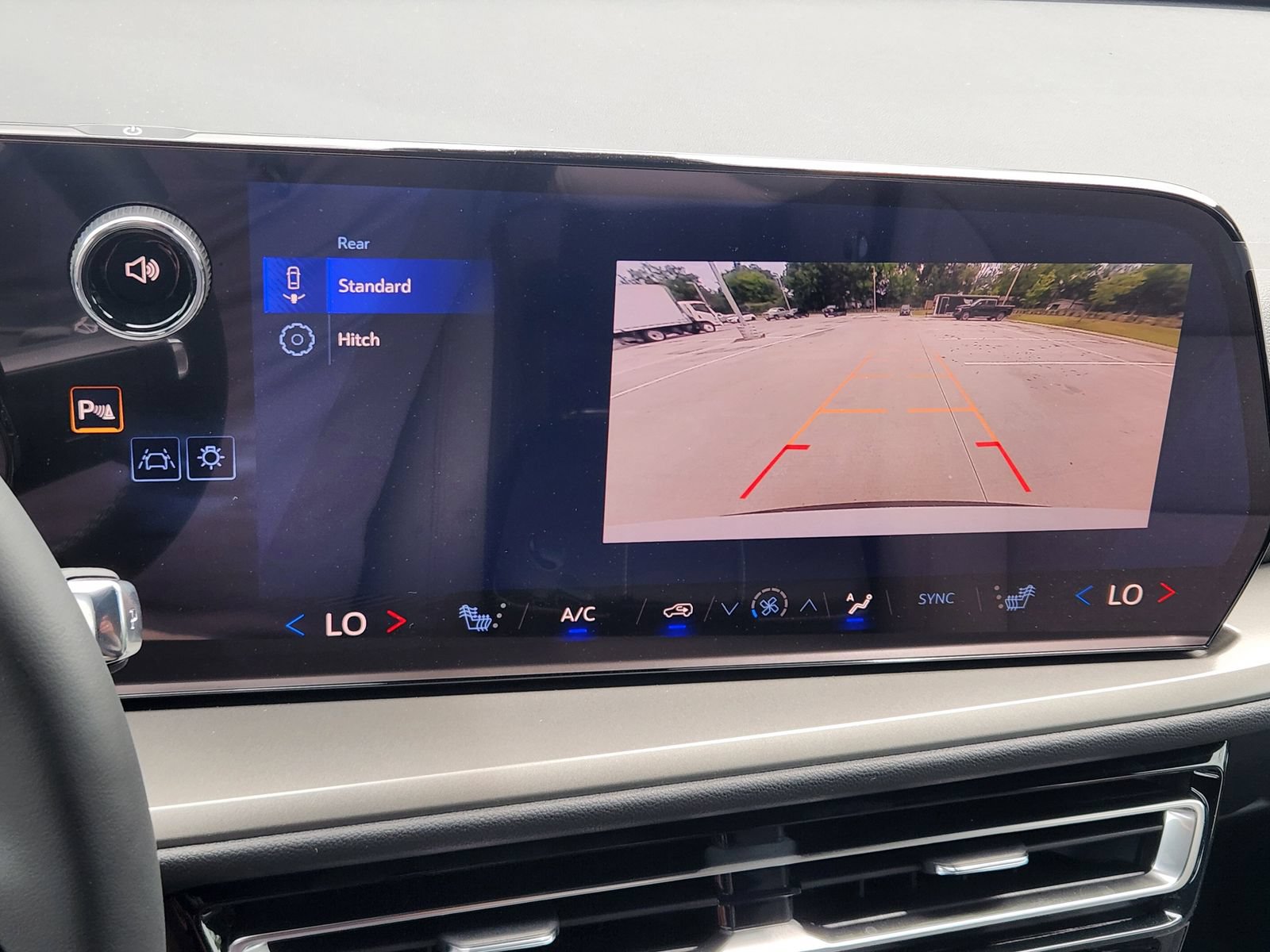New 2026 Chevrolet Traverse LT FWD image 16