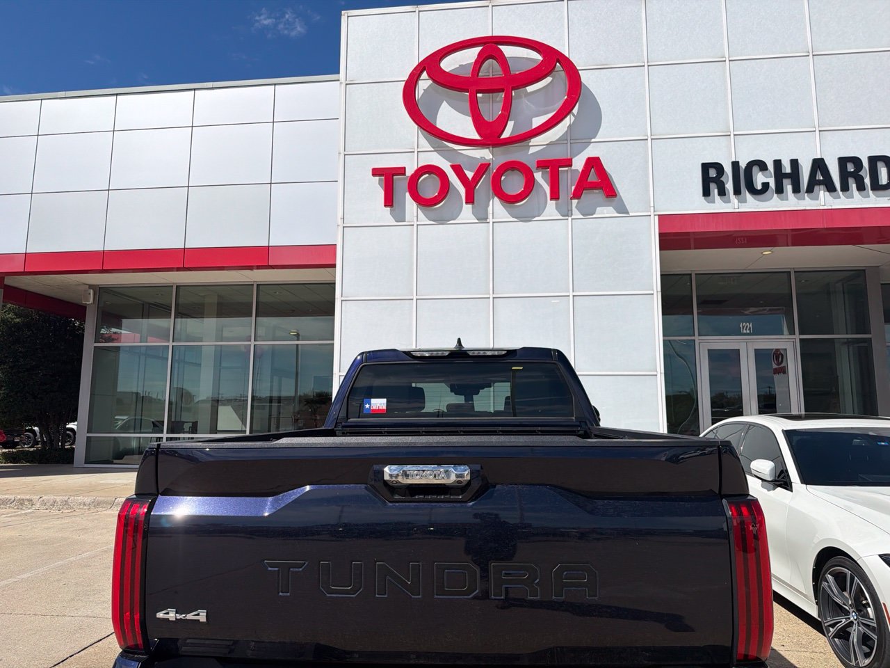 Used 2023 Toyota Tundra Limited w/ Power Package AWD/4WD image 4
