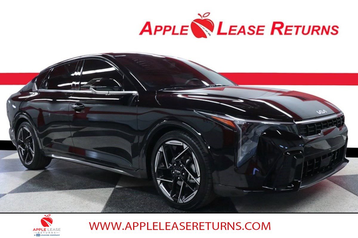 Used 2025 Kia K4 GT-Line image 1