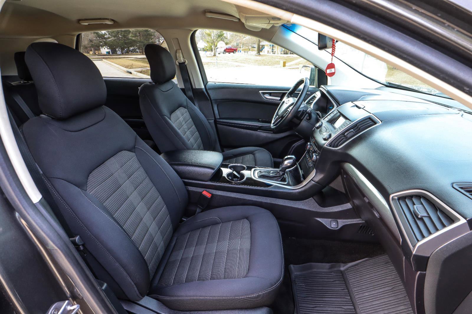 Used 2018 Ford Edge SEL image 35