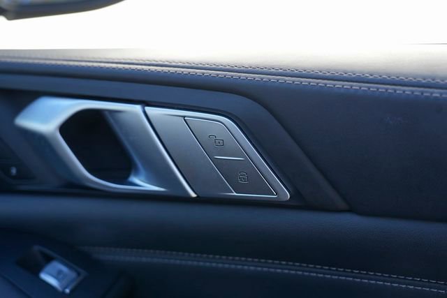 Used 2020 BMW X7 M50i w/ Dynamic Handling Package image 44