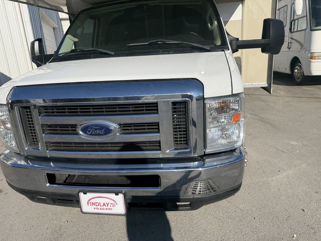 Used 2017 Ford E-450 and Econoline 450 Super Duty w/ Motorhome Prep Package RWD image 12