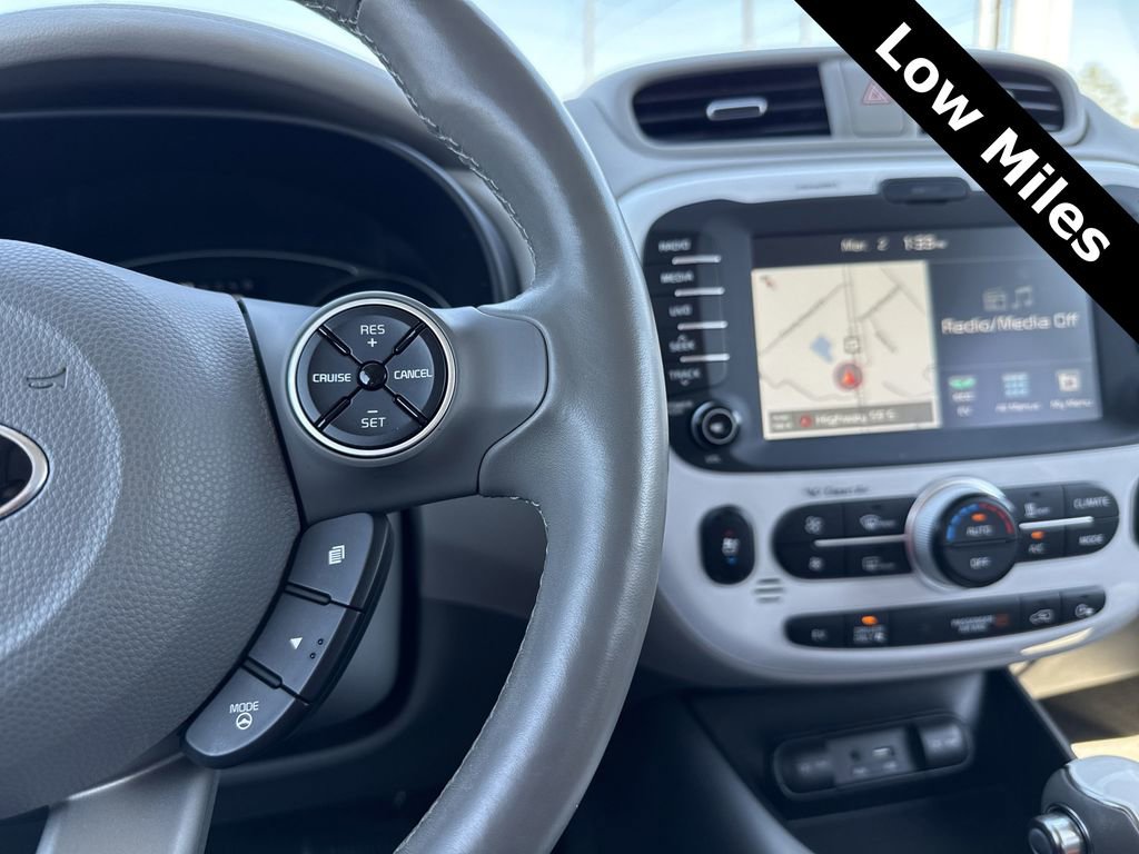 Used 2017 Kia Soul EV + w/ Sun & Fun Package image 17