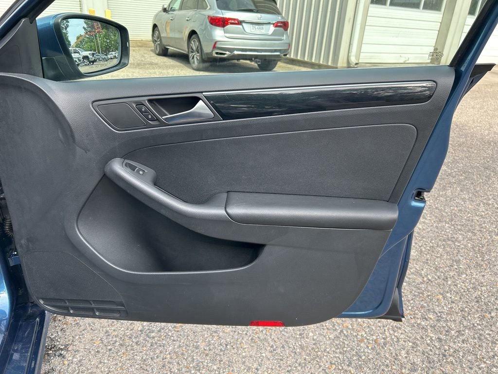 Used 2016 Volkswagen Jetta SEL FWD image 25