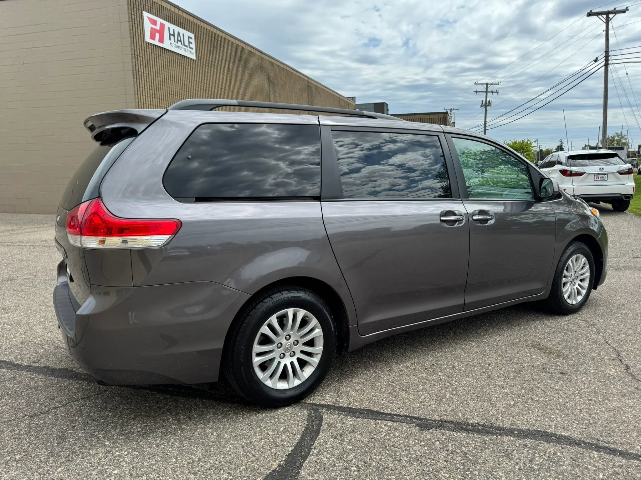 Used 2013 Toyota Sienna XLE FWD image 10